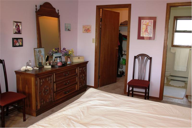 3990 Cedar Hill Rd. Saanich BC Master Suite