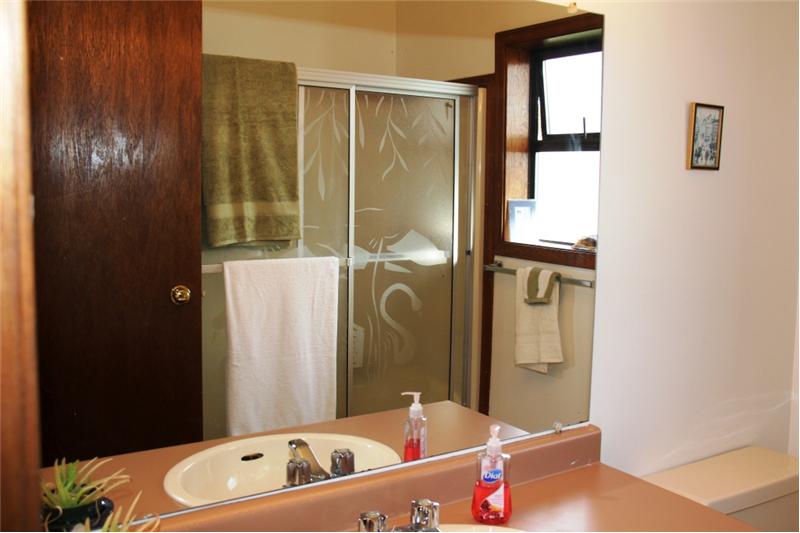 3990 Cedar Hill Rd. Saanich BC, Main bath
