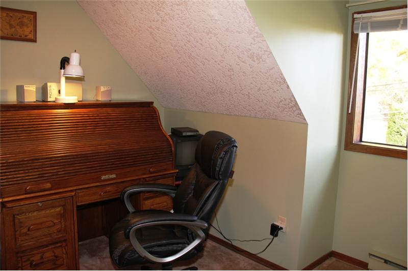 3990 Cedar Hill Rd. Saanich BC, Den or Bedroom