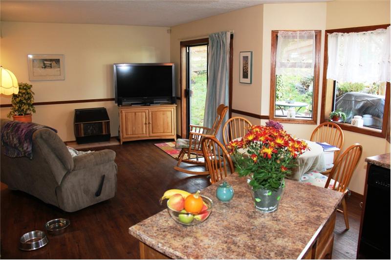 3990 Cedar Hill Rd. Saanich BC, Kitchen and Family Room