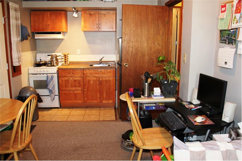 3990 Cedar Hill Rd. Saanich BC, Suite living and kitchen