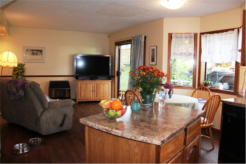 3990 Cedar Hill Rd. Saanich BC. Family room and kitchen