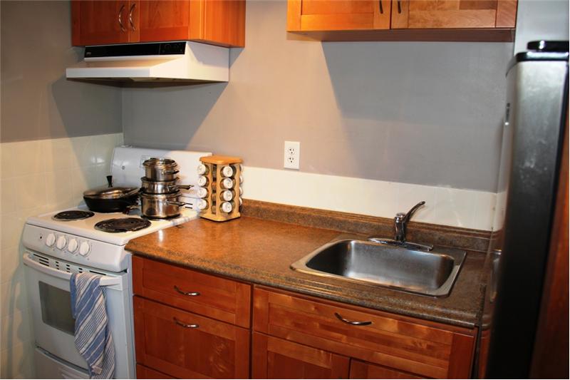 3990 Cedar Hill Rd. Saanich BC, suite kitchen