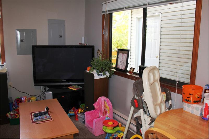 3990 Cedar Hill Rd. Saanich BC, suite living room