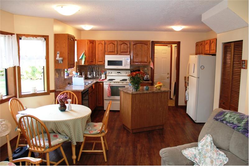 3990 Cedar Hill Rd. Saanich BC, family room and eating area