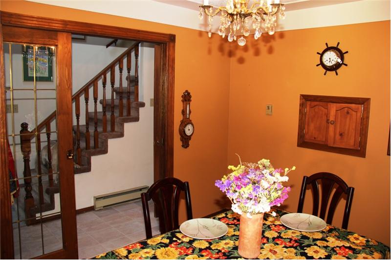 3990 Cedar Hill Rd. Saanich BC, formal dinning room