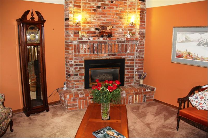 3990 Cedar Hill Rd. Saanich BC, living room