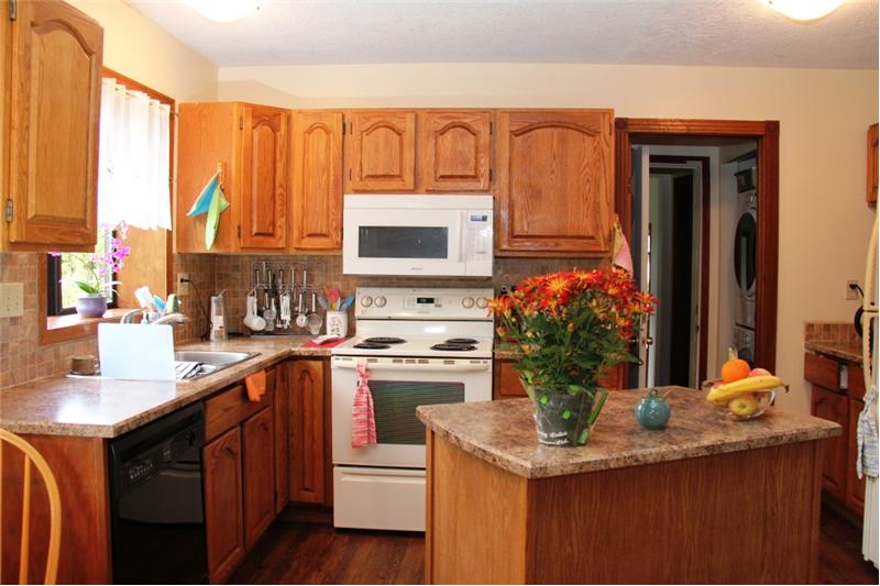3990 Cedar Hill Rd. Saanich BC, kitchen