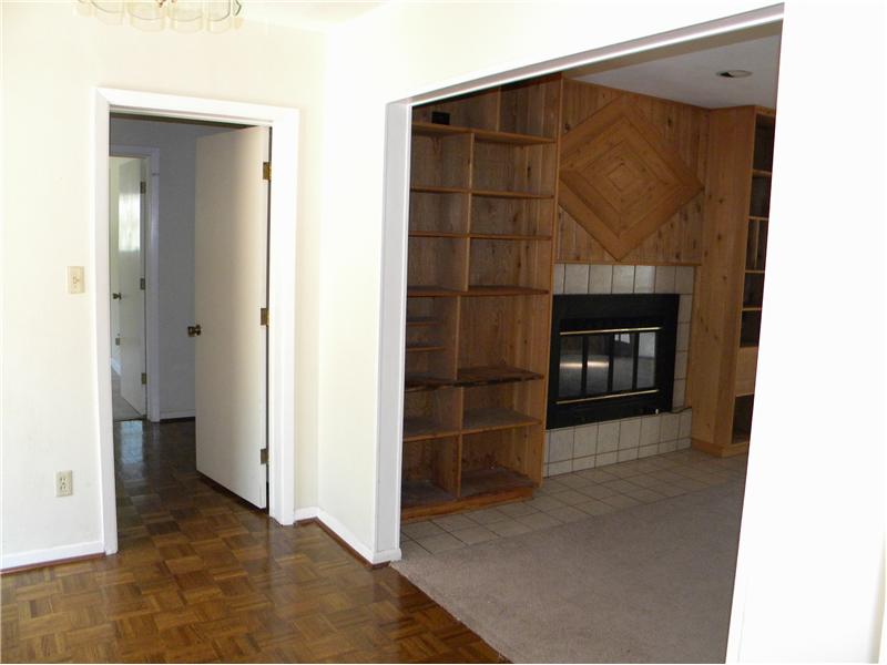 Foyer Access to Guest Wing