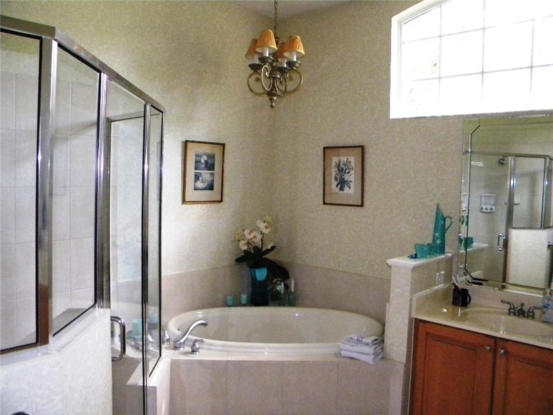 Master Bath - Jetted Tub
