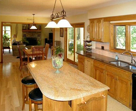 Kitchen w/Island & Granite Counters