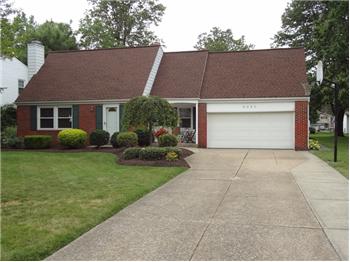  5920 Sherwood Drive, North Olmsted, OH