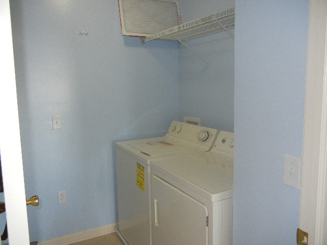 Washer and dryer stay