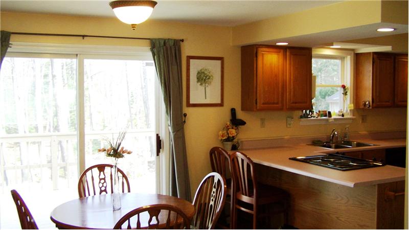 Dining area - slider to deck