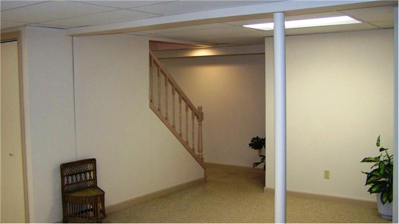 Stairs to finsihed lower level