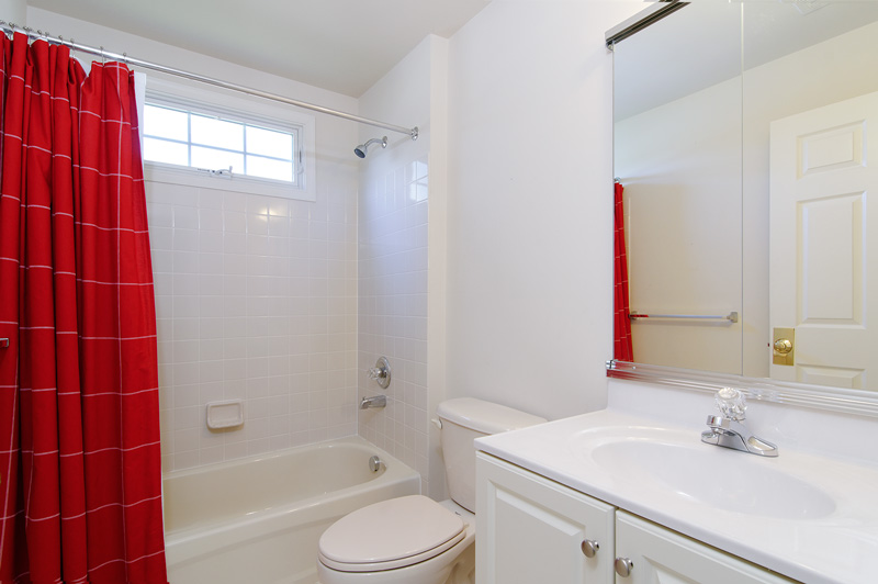 Full bath 2