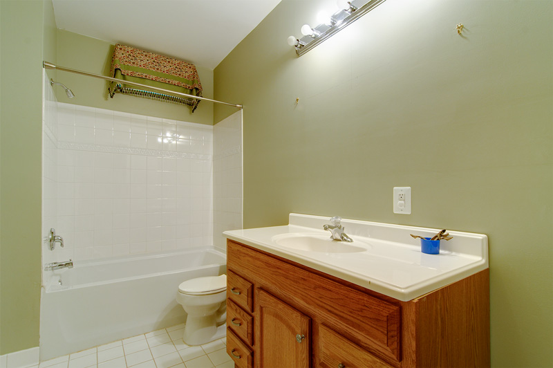 Full bath 3