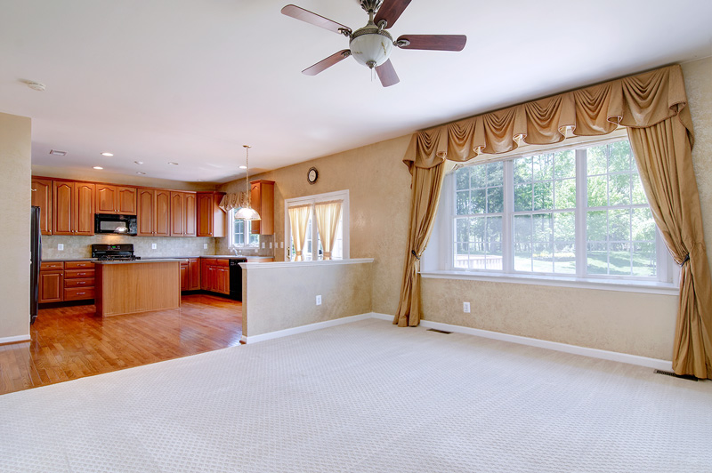 Gorgeous family room w/ tons of natural light