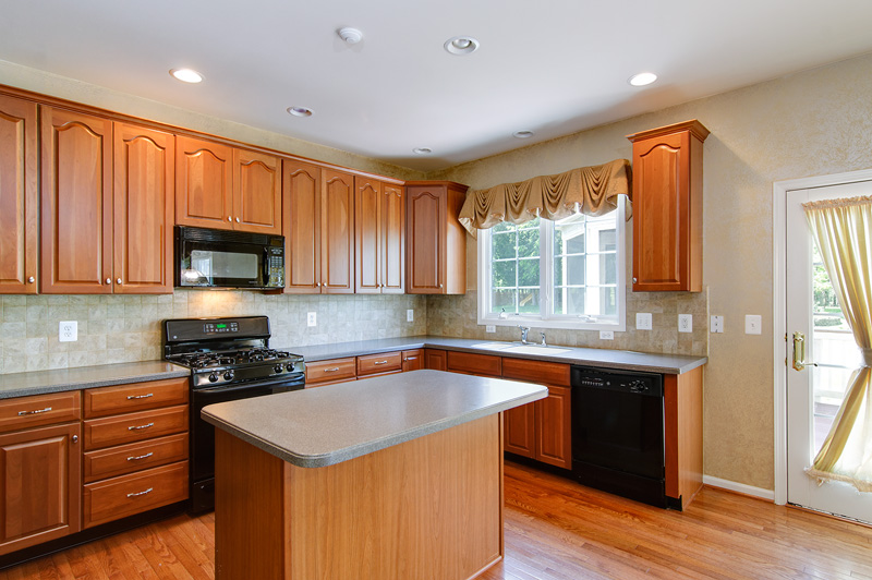 Gourmet kitchen w/great center island