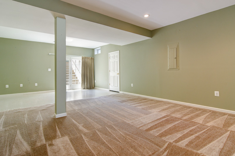 Alternate view of rec room - imagine the possibilities!