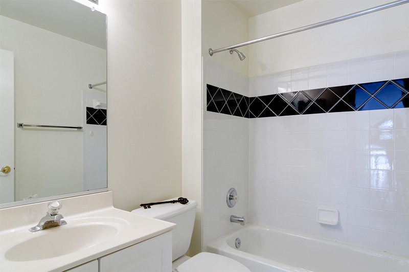 Full bath 2