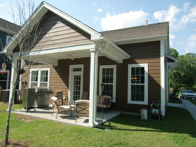 Covered patio in back