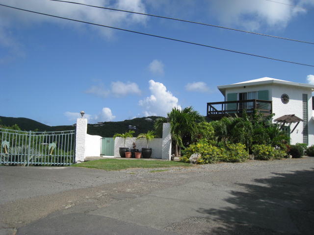 Welcoming Property Entrance with Custom Driveway Gate