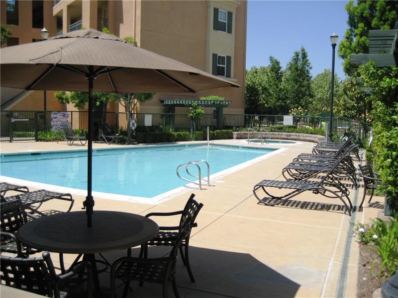 Community Pool - Lounge Chairs & Tables