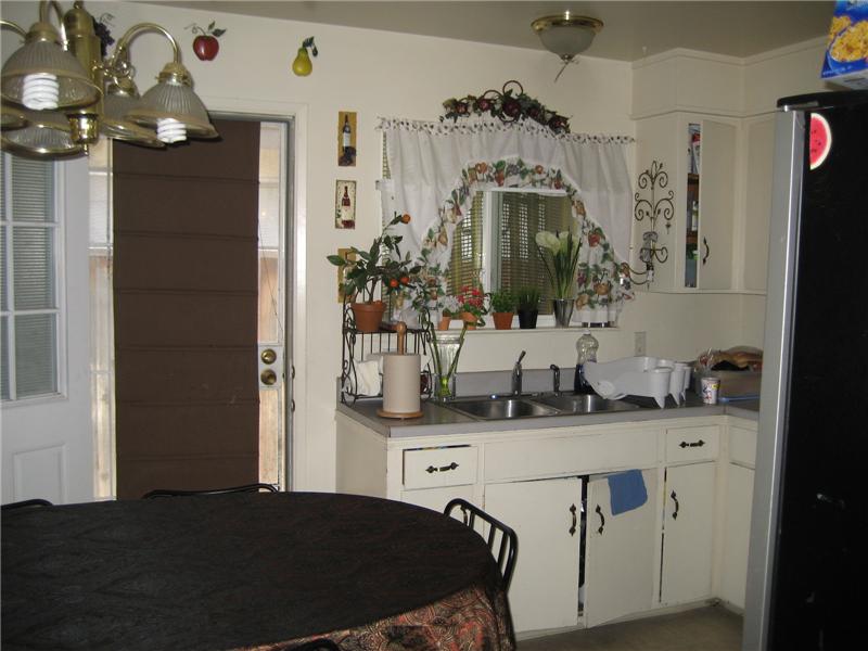 1295 Kitchen
