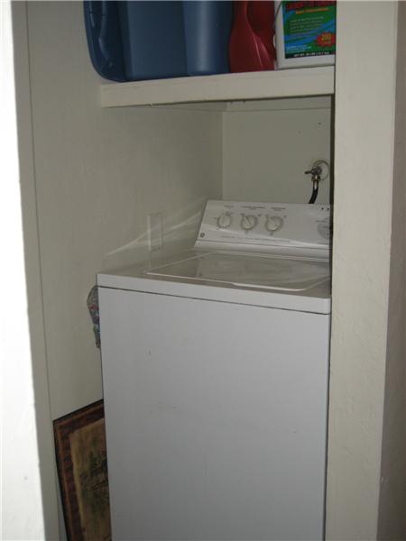 1295 Washing Machine in Hall