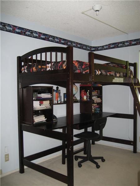 Middle Bedroom