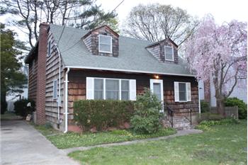  10 Oak Avenue, Huntington Station, NY