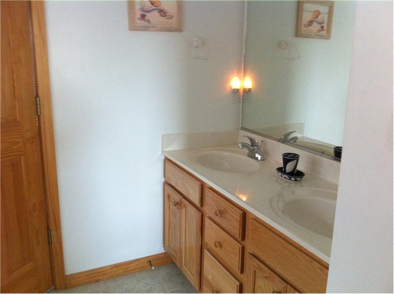 Master Bath #1 on Mid-Level