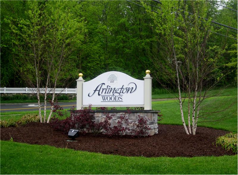 Arlington Woods Community Sign