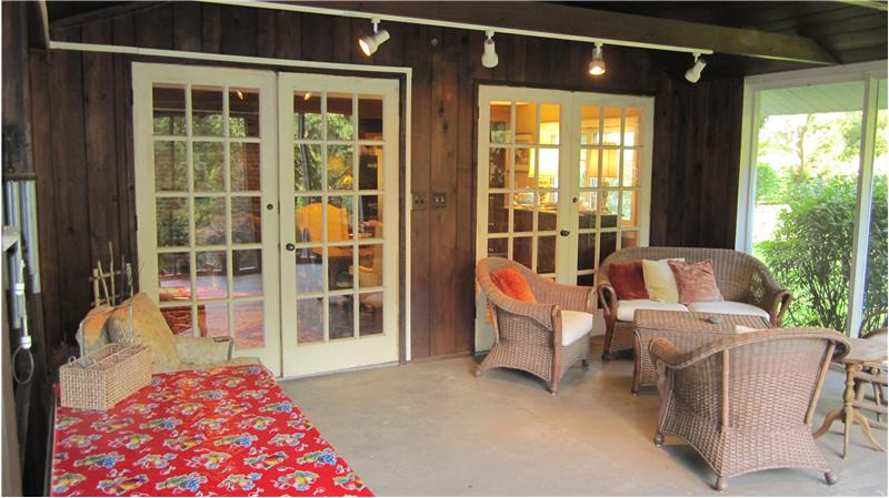 Screened-in porch