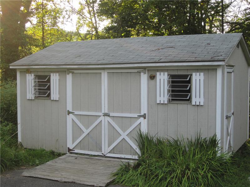 Shed with electricity