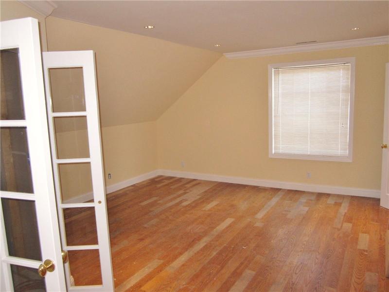 Other side of bonus room above garage