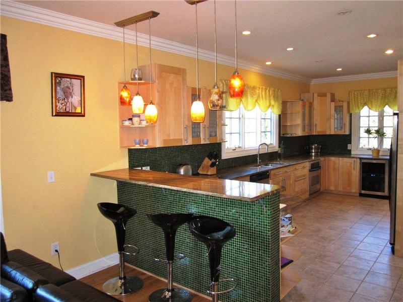 Breakfast bar in kitchen