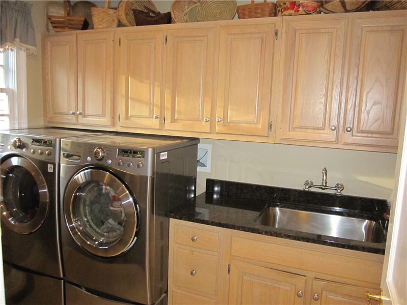 Laundry Room with sink