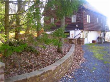 Lake Wallenpaupack Real Estate on 18464 Usa Mountain Lake View Chalet Home Real Estate Listing