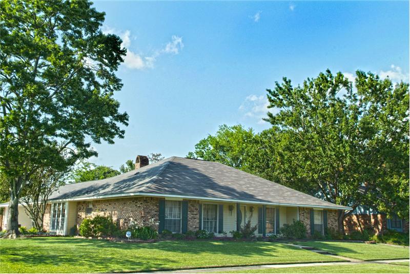 Large corner lot, new roof, new fascia